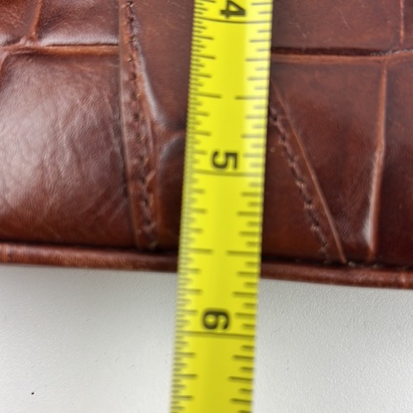 Gorgeous mid  size faux croc purse with chain shoulder strap - Picture 5 of 8